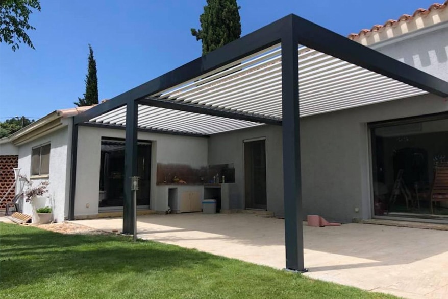Pergola haut de gamme avec lames orientables motorisées - Haute-Savoie