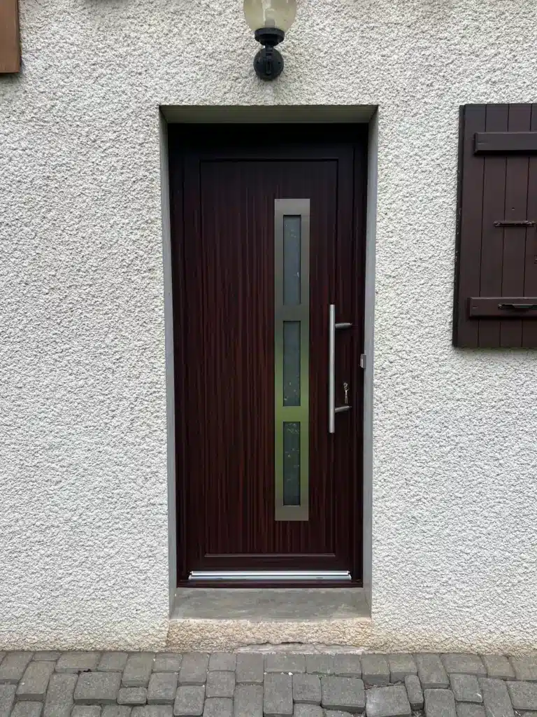 Réalisation Fenestram à Sallanches – porte d’entrée et menuiseries alu