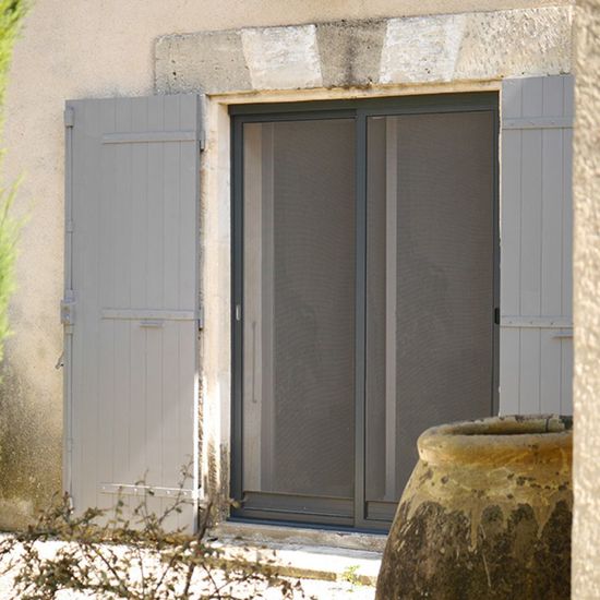 Moustiquaire coulissante pour porte