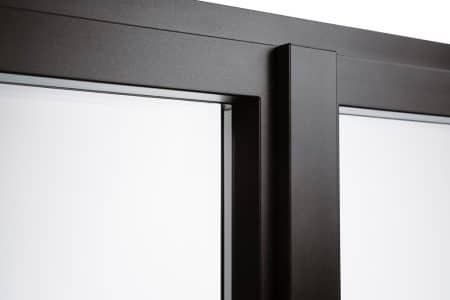 Fenêtre PVC avec battement central fin et poignée centrée