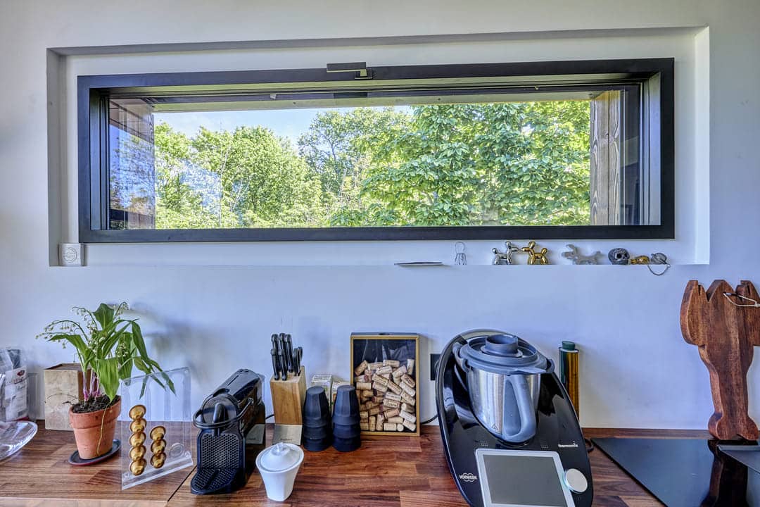 Grande baie vitrée aluminium sur jardin