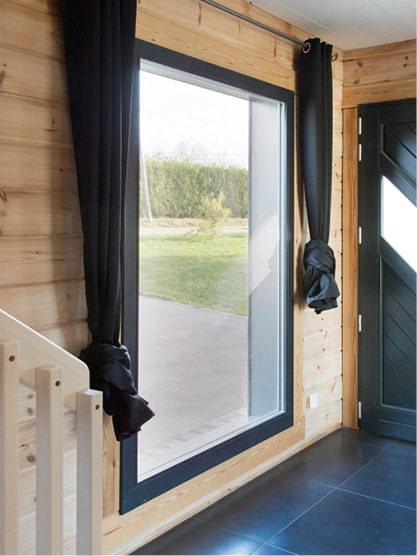 Fenêtre bois aluminium à ouvrant battant avec intérieur clair