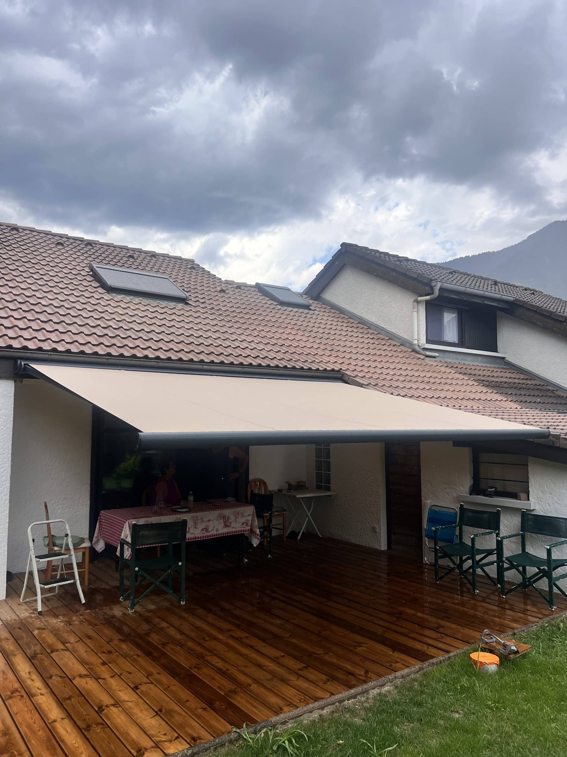 Store banne premium posé près d’Annemasse - Fenestram